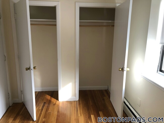 Foto del edificio - 122 Dustin St