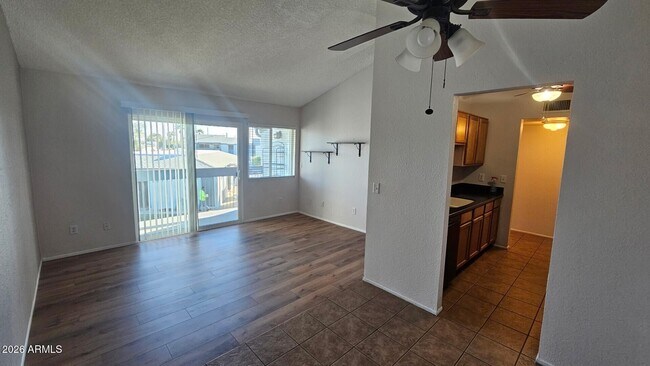 Foto del edificio - 7550 N 12th St