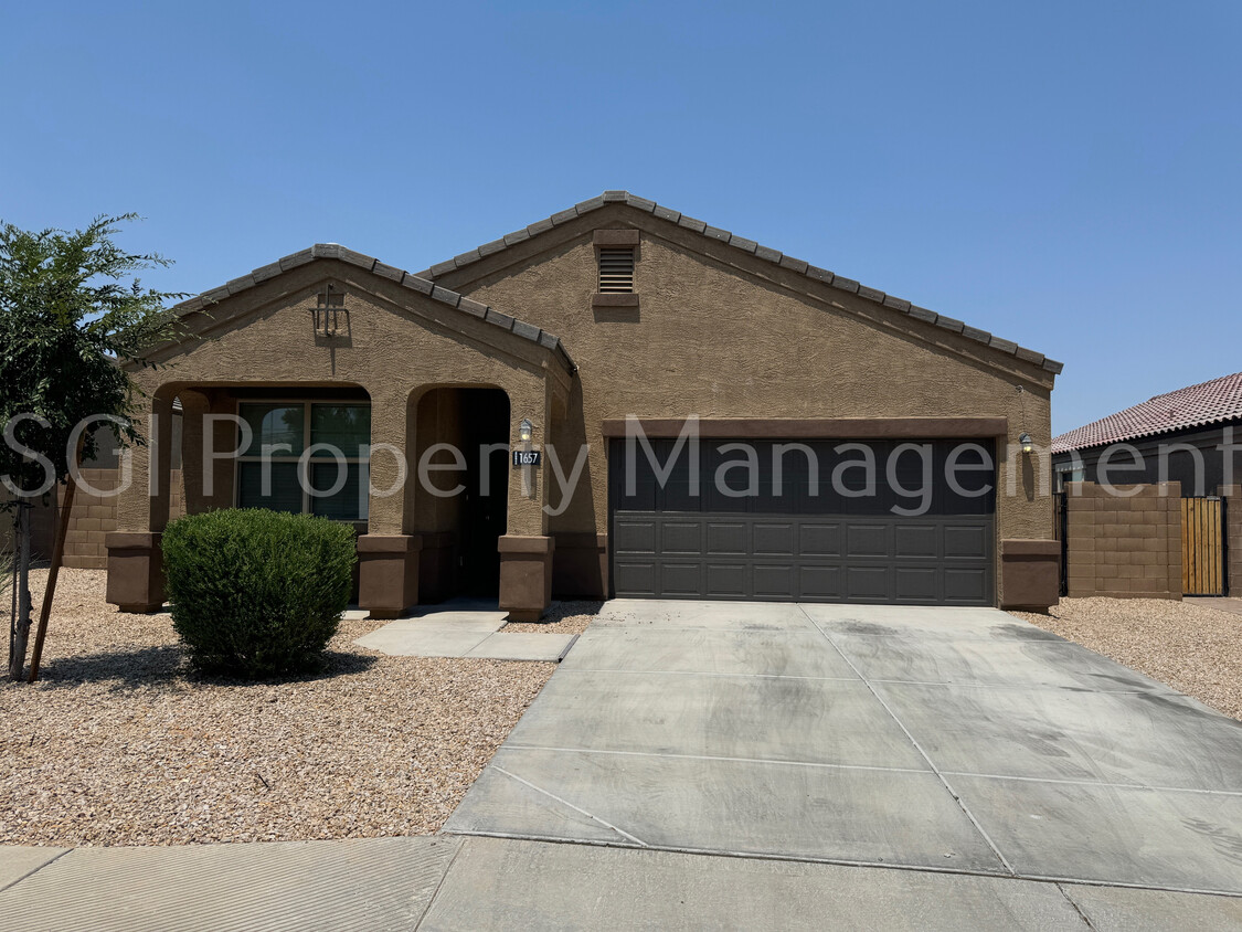 Primary Photo - Gorgeous Casa Grande home ready for move in