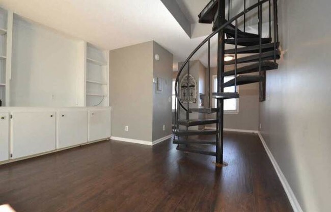Building Photo - Wonderfully Renovated Downtown Condo
