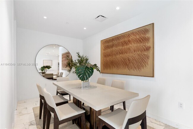 Foto del edificio - 15701 Collins Ave