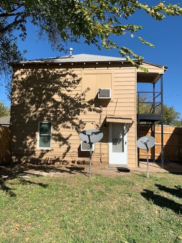 306 NW 16th St Unit 306 NW 16th Upstairs, Lawton, OK 73507 Room for