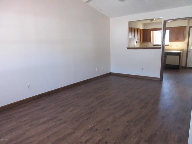 Building Photo - Charming 2 Bedroom Duplex - 1710 Wine Pres...