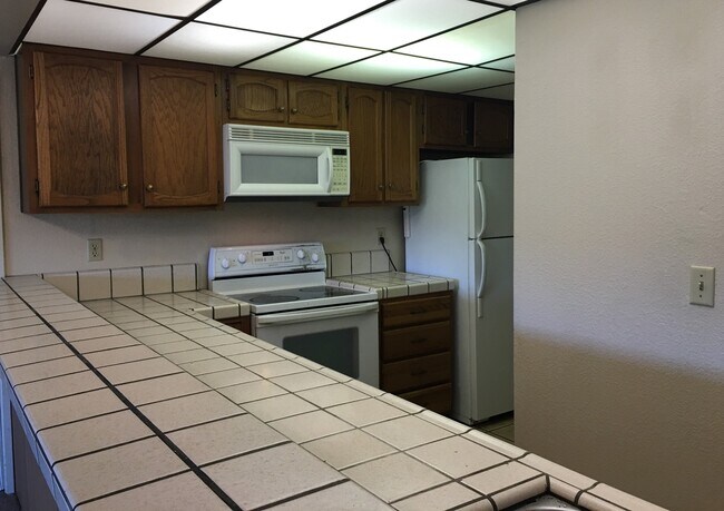 Foto del edificio - Large 3 bedroom, 2 bathroom condo with ama...