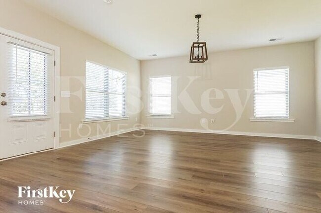 Building Photo - 671 Troubadour Ln