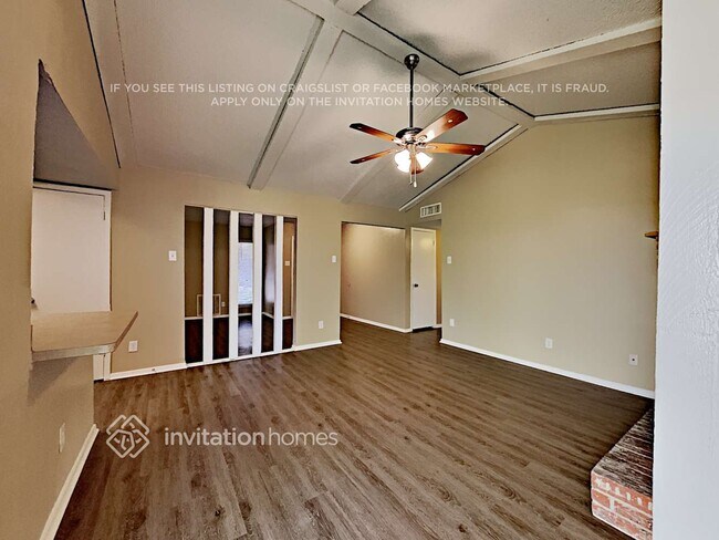 Building Photo - 705 Via Avenida