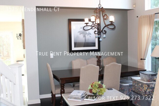 Building Photo - Gorgeous 4 Bedroom, 2 1/2 Bath Single Fami...