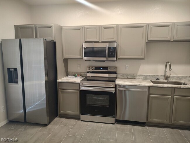 Building Photo - 2434 Laurentina Ln