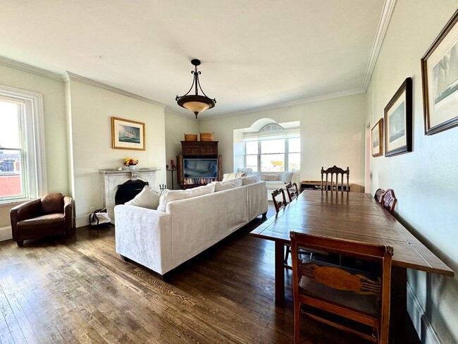 Building Photo - 2 Monument Sq