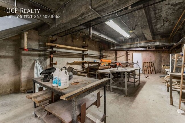 Building Photo - 144-50 W Laurel St