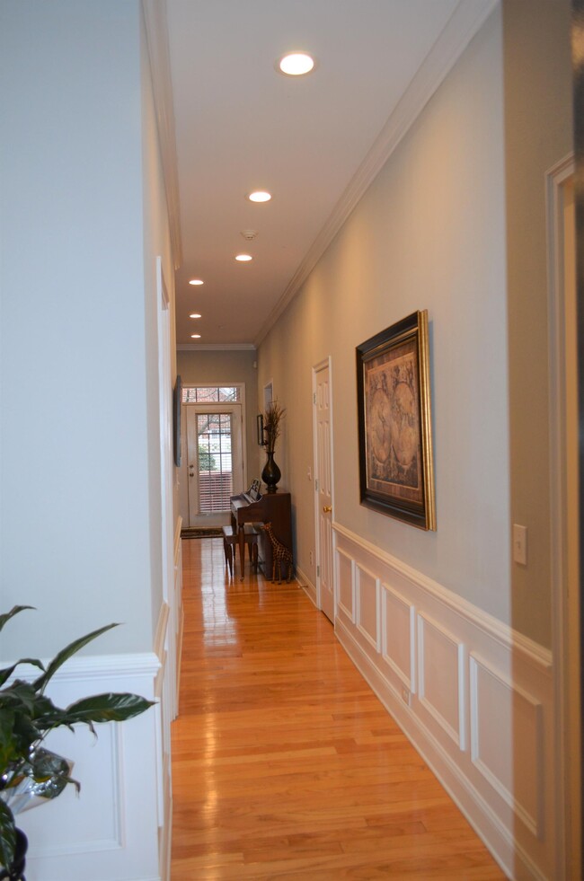 Foto del edificio - 408 Ashby Park Ln