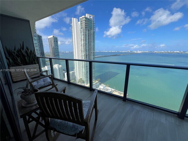 Foto del edificio - 460 NE 28th St