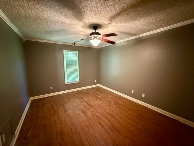Building Photo - 1401 Elmdale Pl