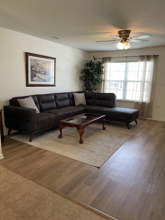 Foto principal - 7004 Jennifer Ln