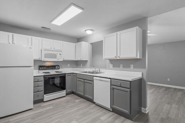 Foto del edificio - Updated One Level 2 Bedroom / 2 Full Bath ...