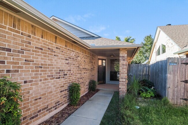 Building Photo - 7728 Doris Dr