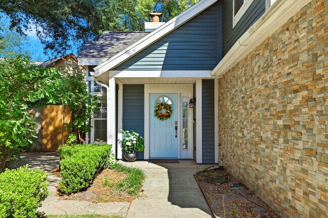 Building Photo - 2801 Donaldson Dr