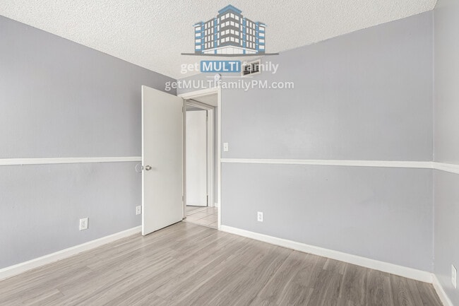 Building Photo - 2413 W Hazelwood St