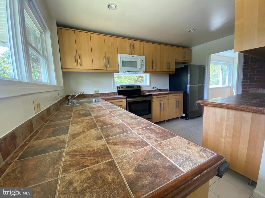 6009 Cheshire Dr, Bethesda, MD 20814 House Rental in Bethesda, MD