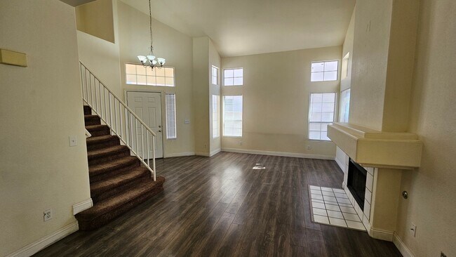 Foto del edificio - 4 Bedroom!  Buffalo & Smoke Ranch Area!