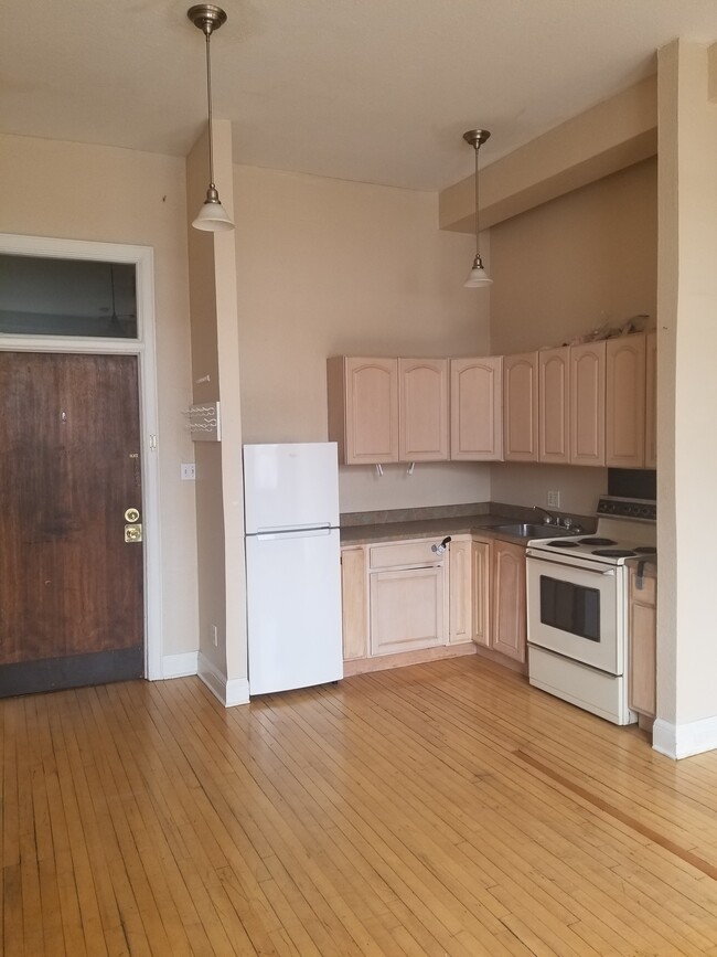 Building Photo - 227 W Wapello St