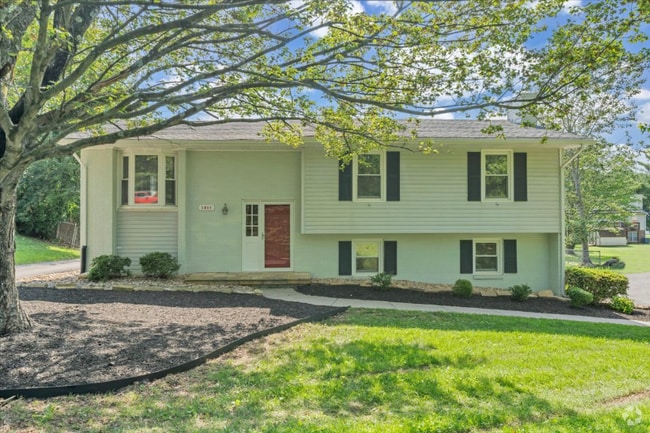 Building Photo - 1311 Catawba Rd