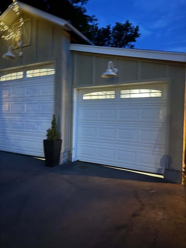 Building Photo - 523 N 400 E