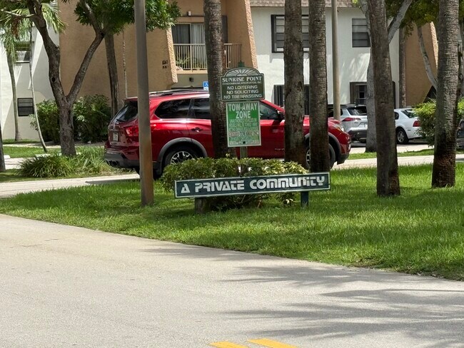 Foto del edificio - 8261 SW 128th St