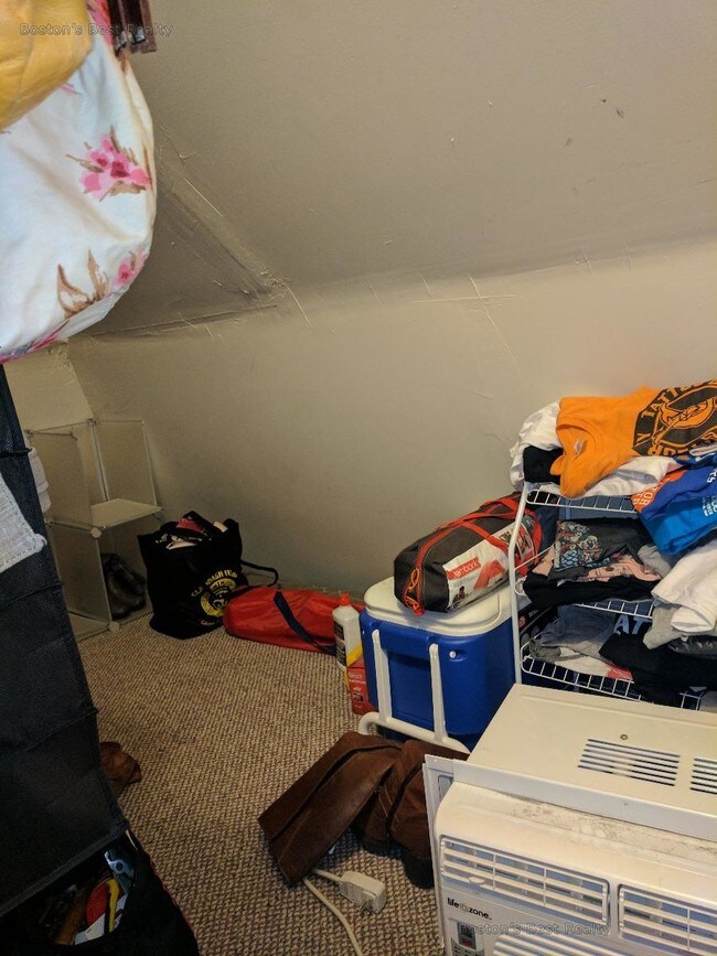 Building Photo - 32 Chester St