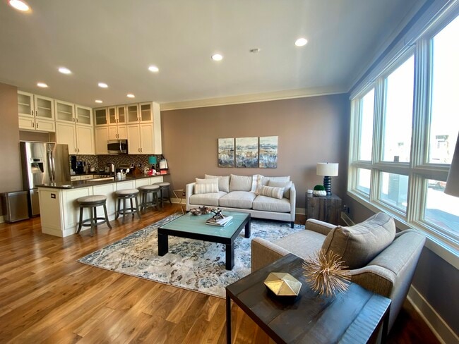 Building Photo - 522 Oak St