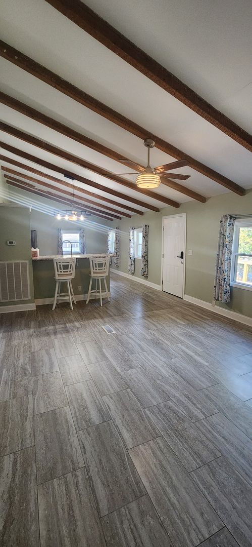Foto del edificio - Cozy, completely remodeled 2 bedroom / 1 b...