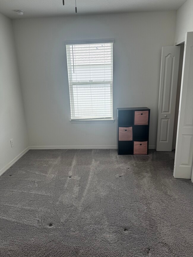 Building Photo - 1811 SE Sandia Dr
