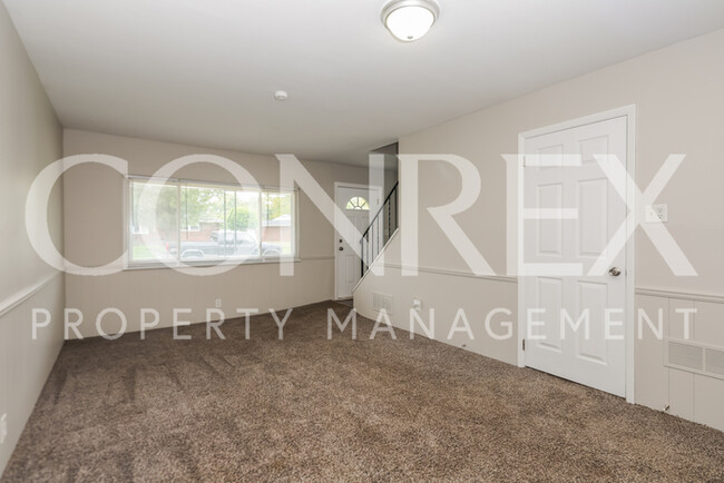 Building Photo - Spacious 2-Story Home in Royal Oaks
