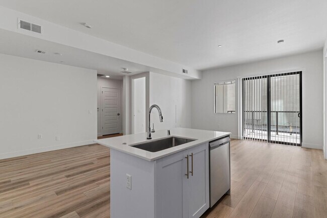 Building Photo - 7300 E Earll Dr