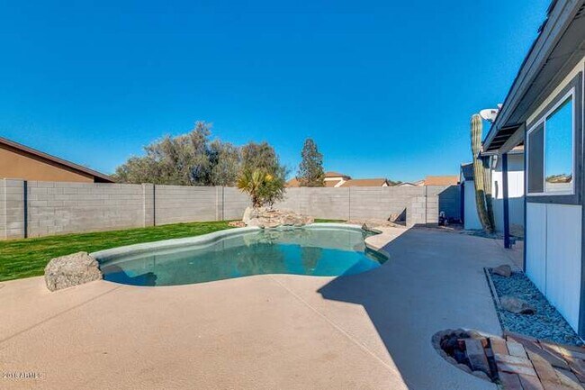 Building Photo - 3034 N 71st Dr