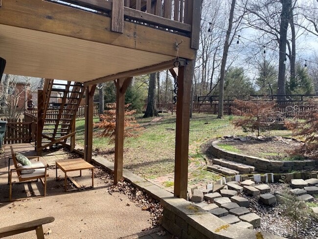 Building Photo - Great home near the lake and Seven Points ...