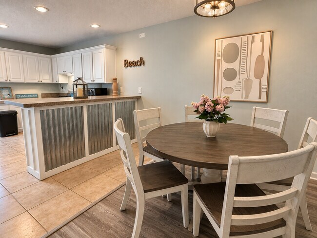 Building Photo - 215 Venus Ct