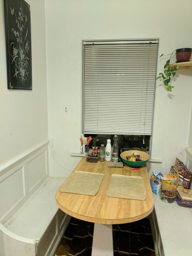 Built-in nook - 3034 N Halsted St