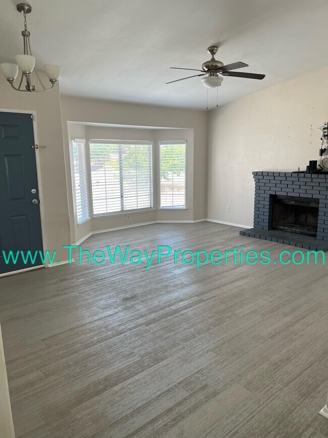 Building Photo - 13600 La Villa Dr