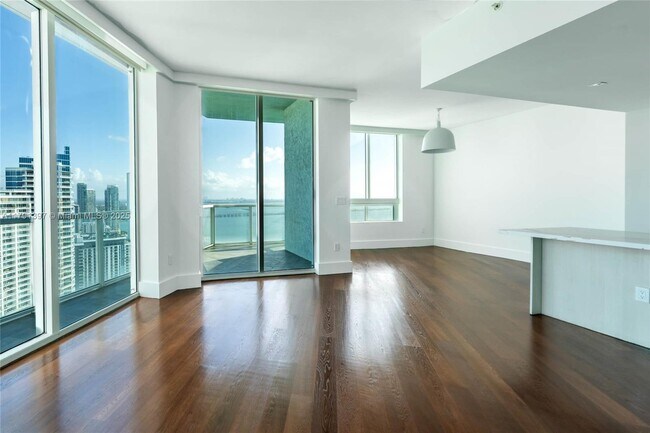 Building Photo - 1900 N Bayshore Dr