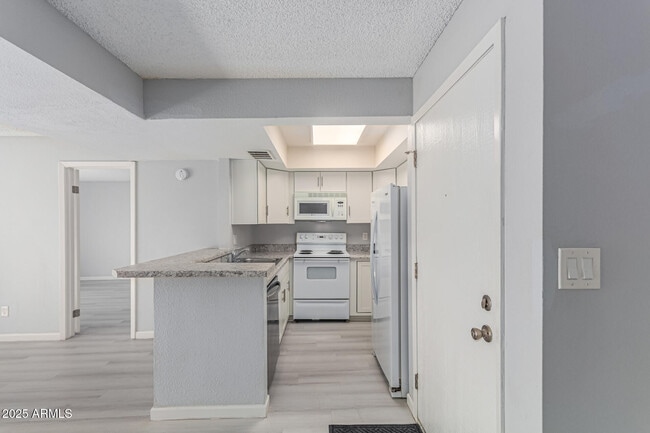 Foto del edificio - 4730 W Northern Ave