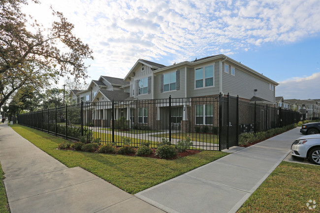 Foto del edificio - Independence Heights Apartments