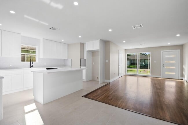 Foto del edificio - 4850 Marietta Ln