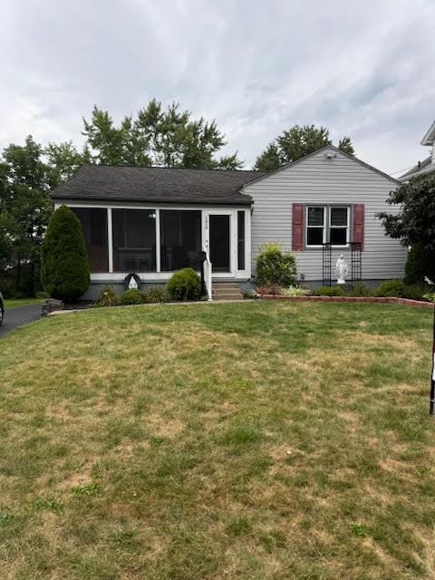 Primary Photo - 1610 Brownlee Ave