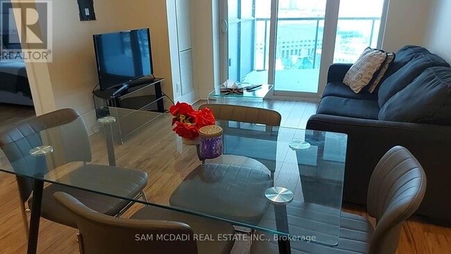 Building Photo - 330 Burnhamthorpe Rd W