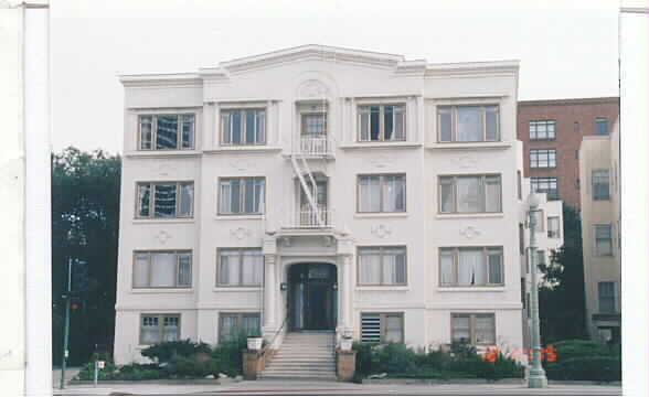 Building Photo - Robertson