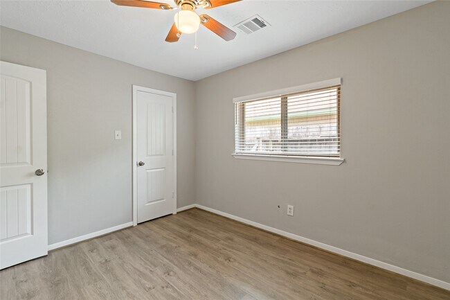 Building Photo - 1019 Huntington Dr