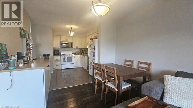 Building Photo - 216 Featherstone Crescent