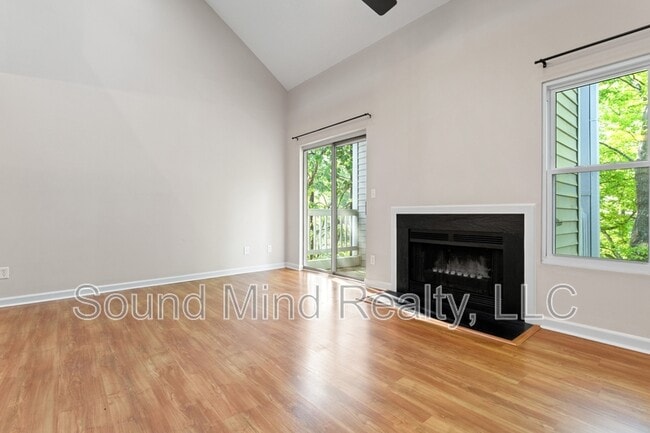 Foto del edificio - 6001 Winterpointe Ln
