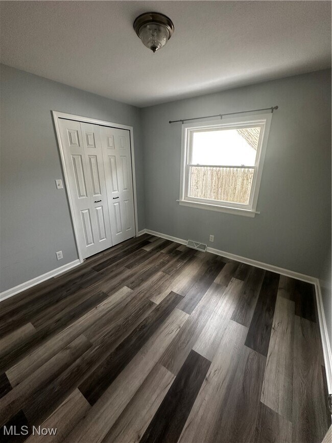 Foto del edificio - 673 Tallkron Dr